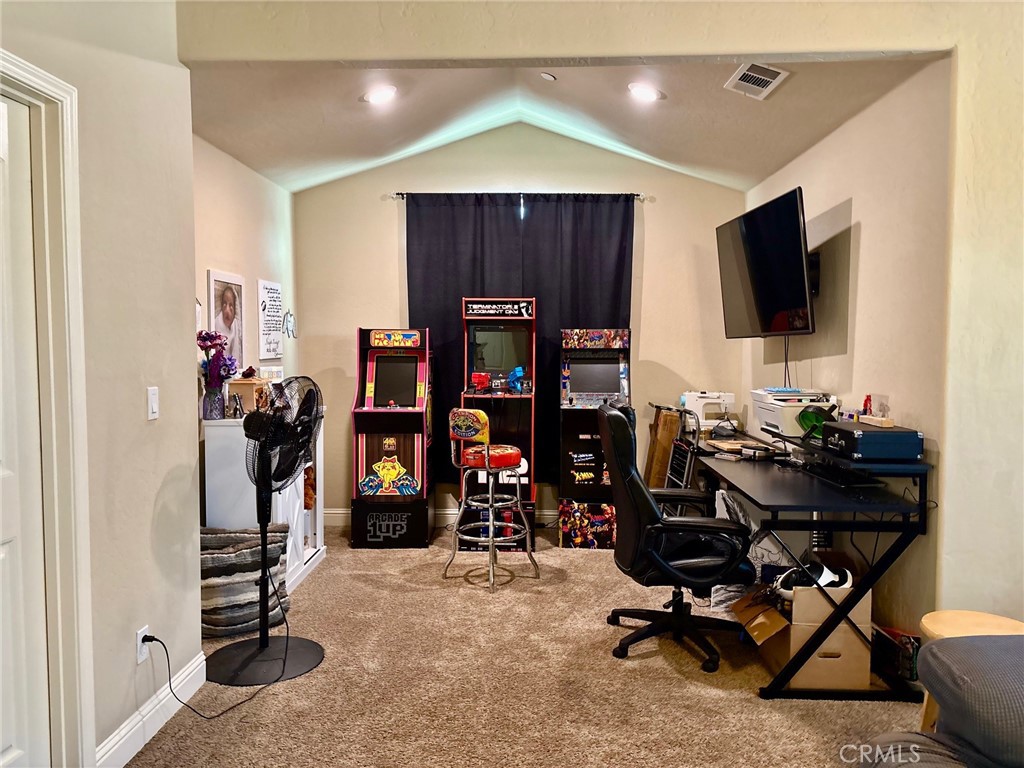 2220 N. Shady St, Visalia, CA 93291