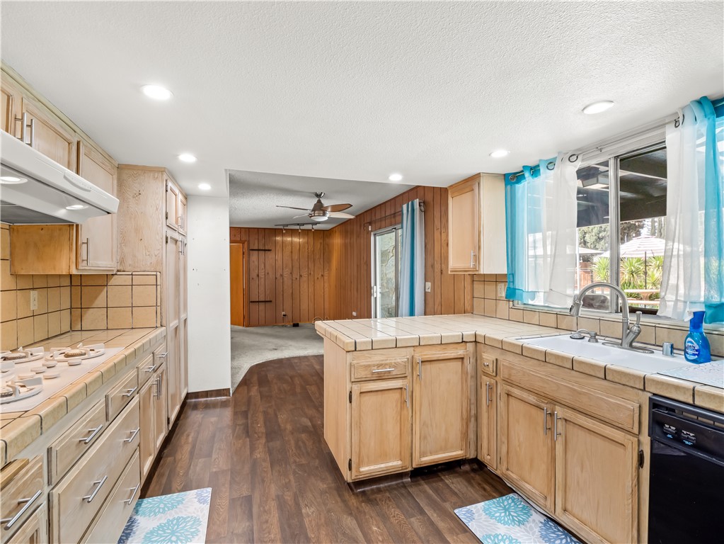 5197 E Hamilton, Fresno, CA 93727