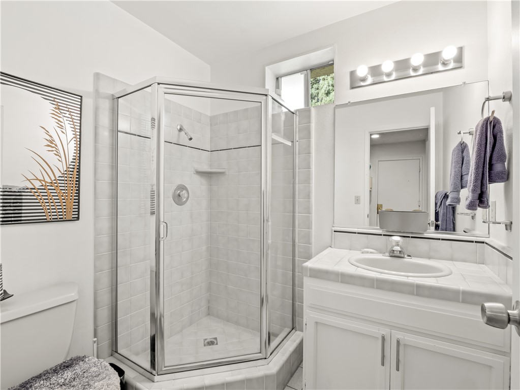 5197 E Hamilton, Fresno, CA 93727