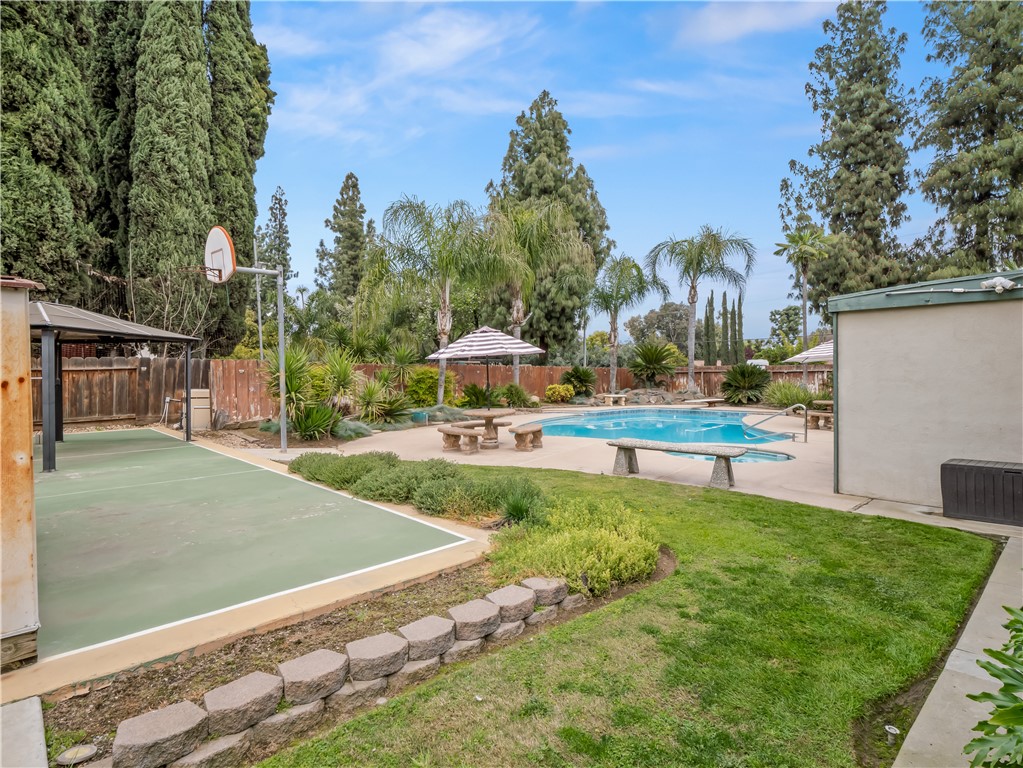 5197 E Hamilton, Fresno, CA 93727