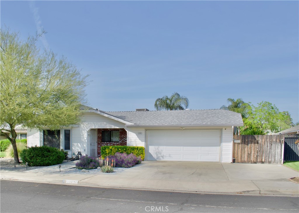 1721 Holland Ave, Clovis, CA 93611