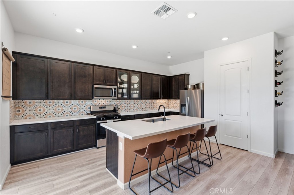 588 Overstone Ave, Madera, CA 93636