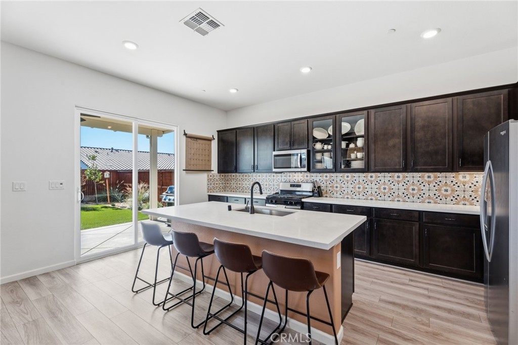 588 Overstone Ave, Madera, CA 93636