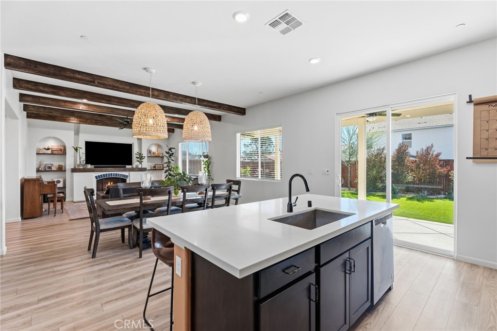 588 Overstone Ave, Madera, CA 93636