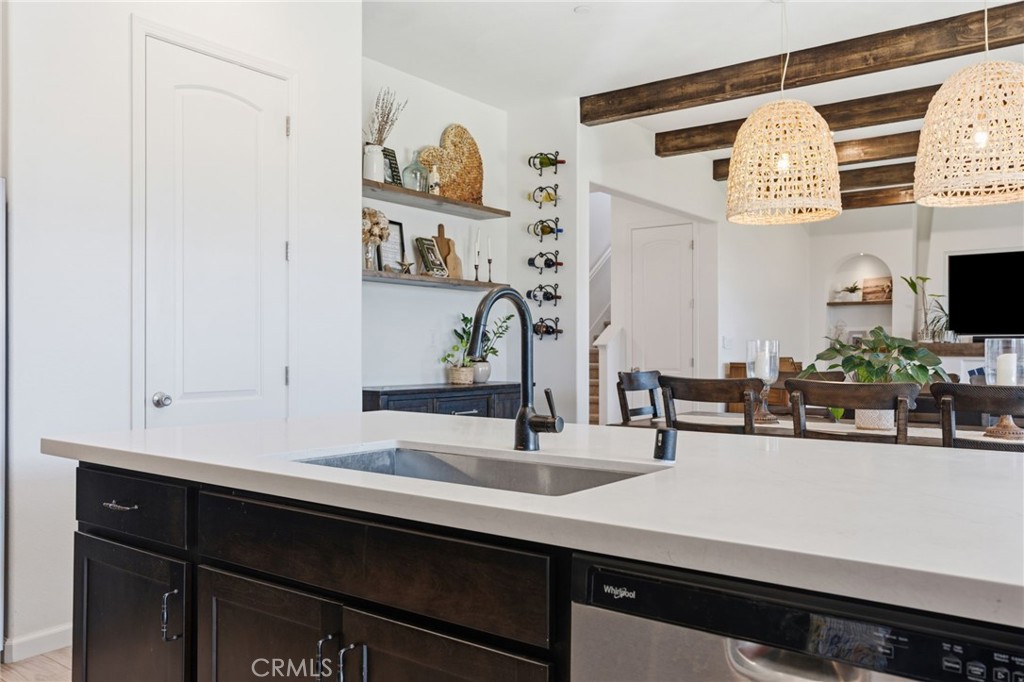 588 Overstone Ave, Madera, CA 93636