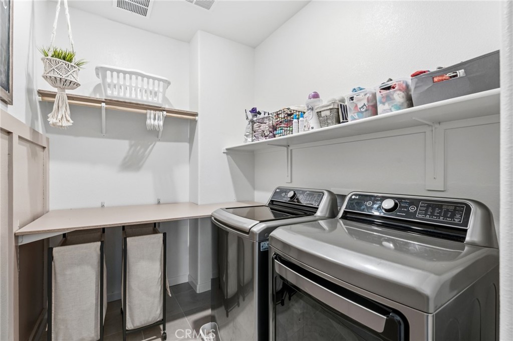 588 Overstone Ave, Madera, CA 93636