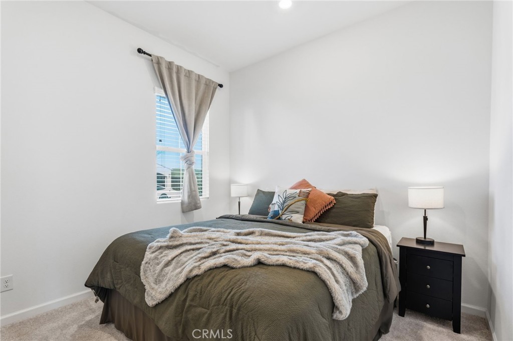 588 Overstone Ave, Madera, CA 93636