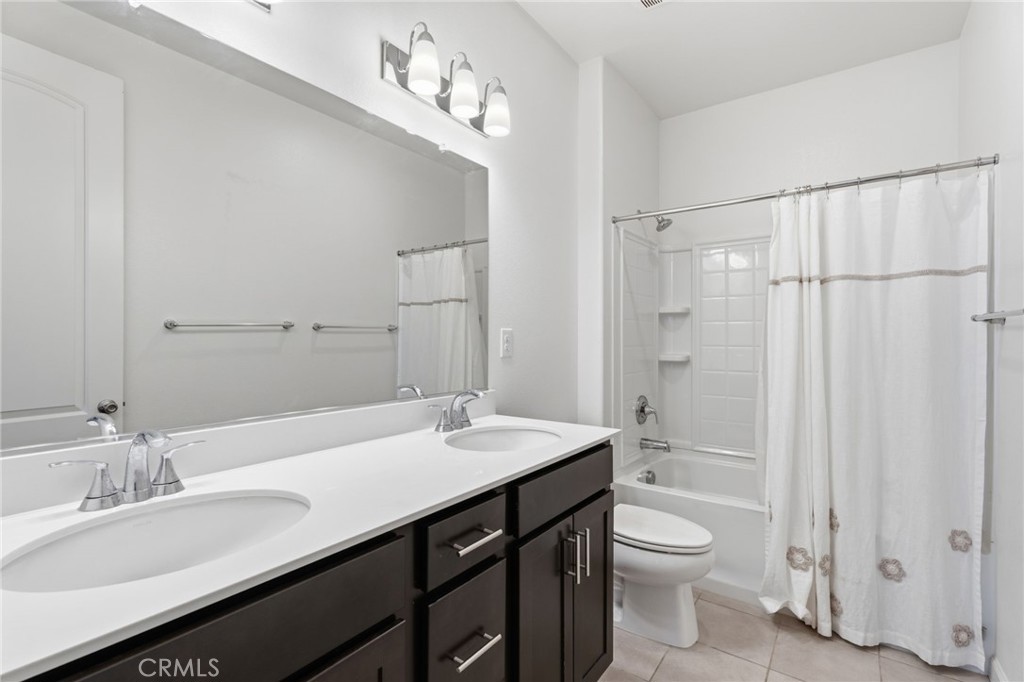 588 Overstone Ave, Madera, CA 93636