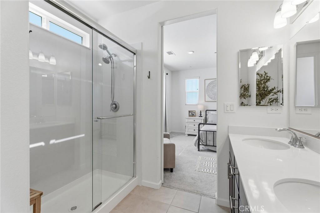 588 Overstone Ave, Madera, CA 93636