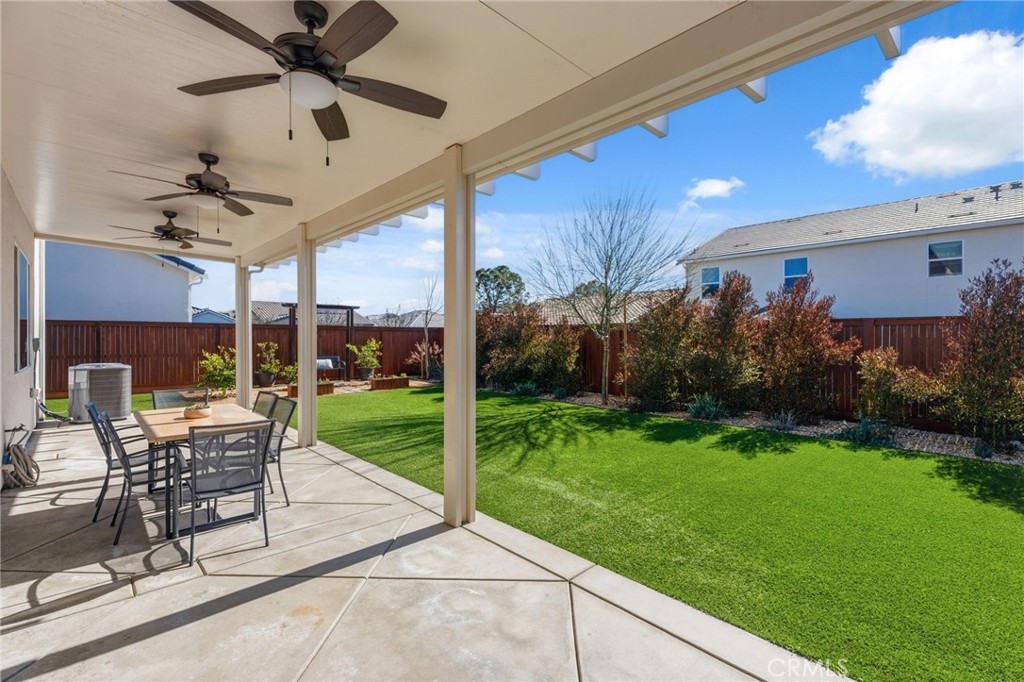 588 Overstone Ave, Madera, CA 93636