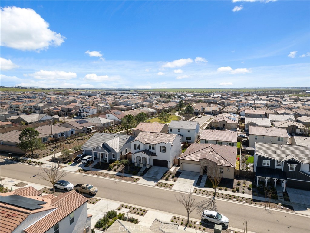 588 Overstone Ave, Madera, CA 93636