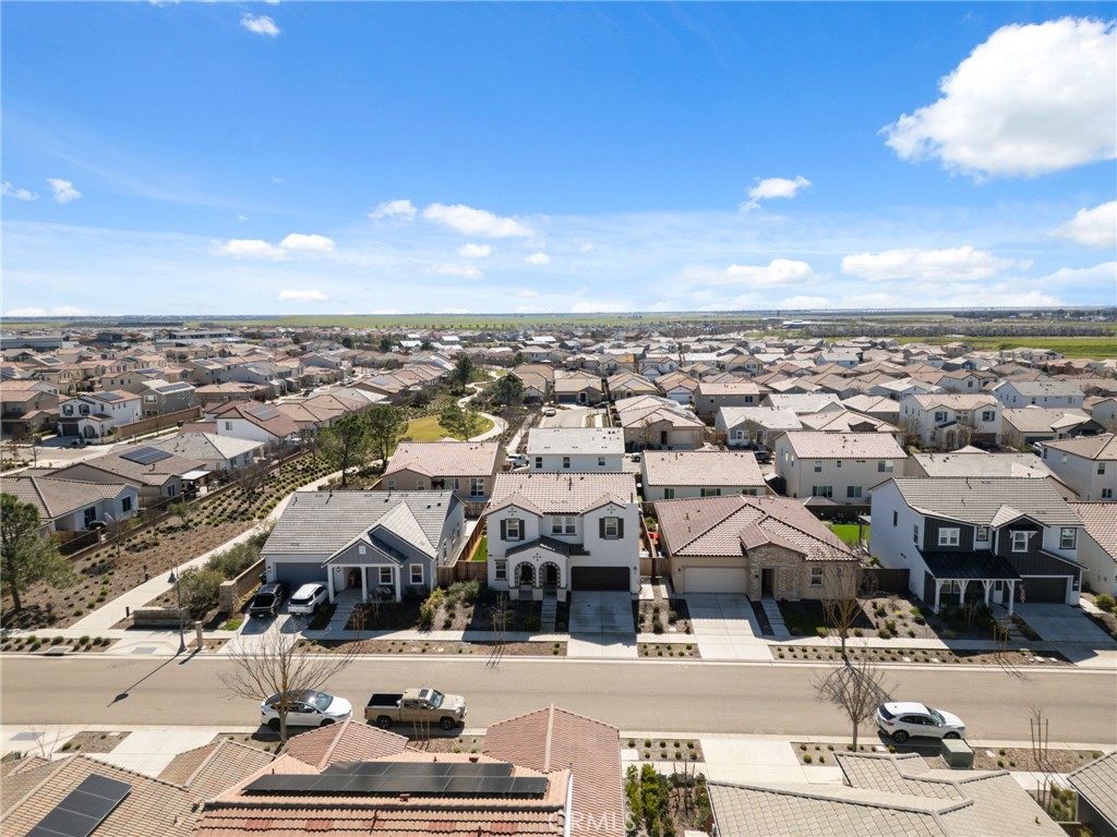 588 Overstone Ave, Madera, CA 93636