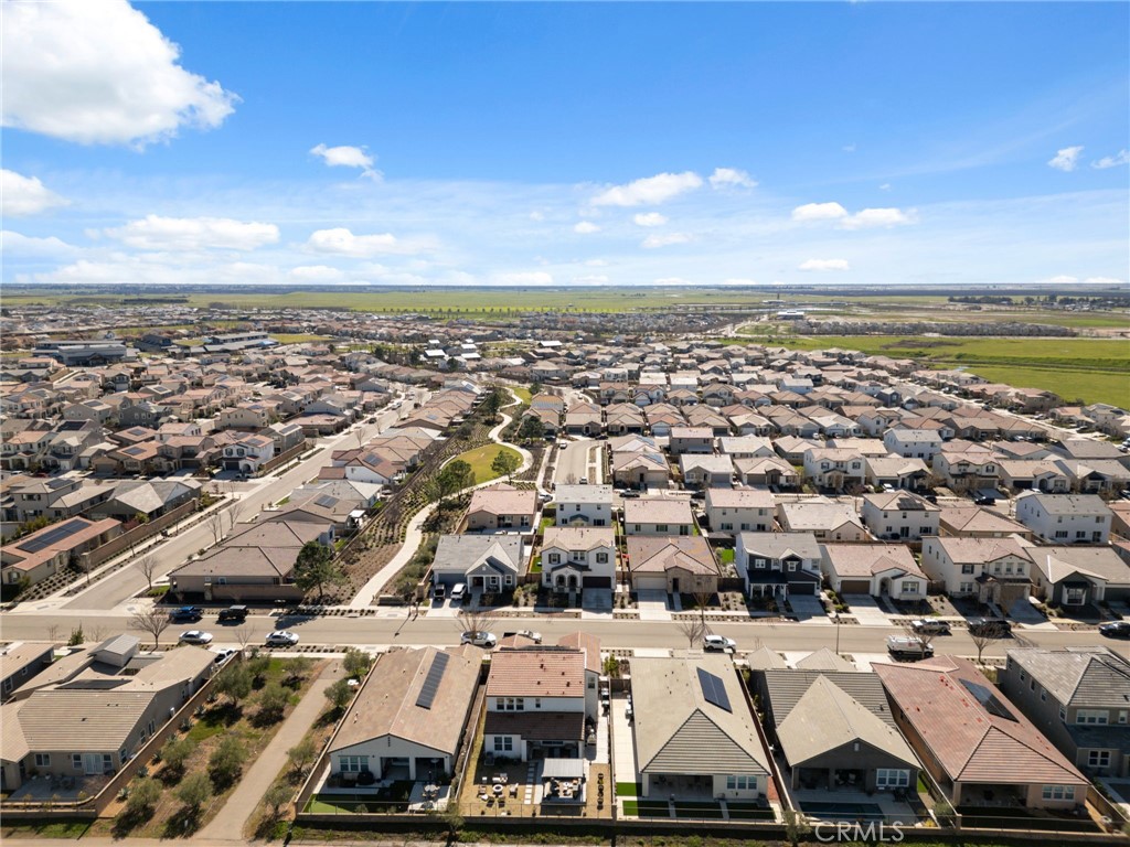 588 Overstone Ave, Madera, CA 93636
