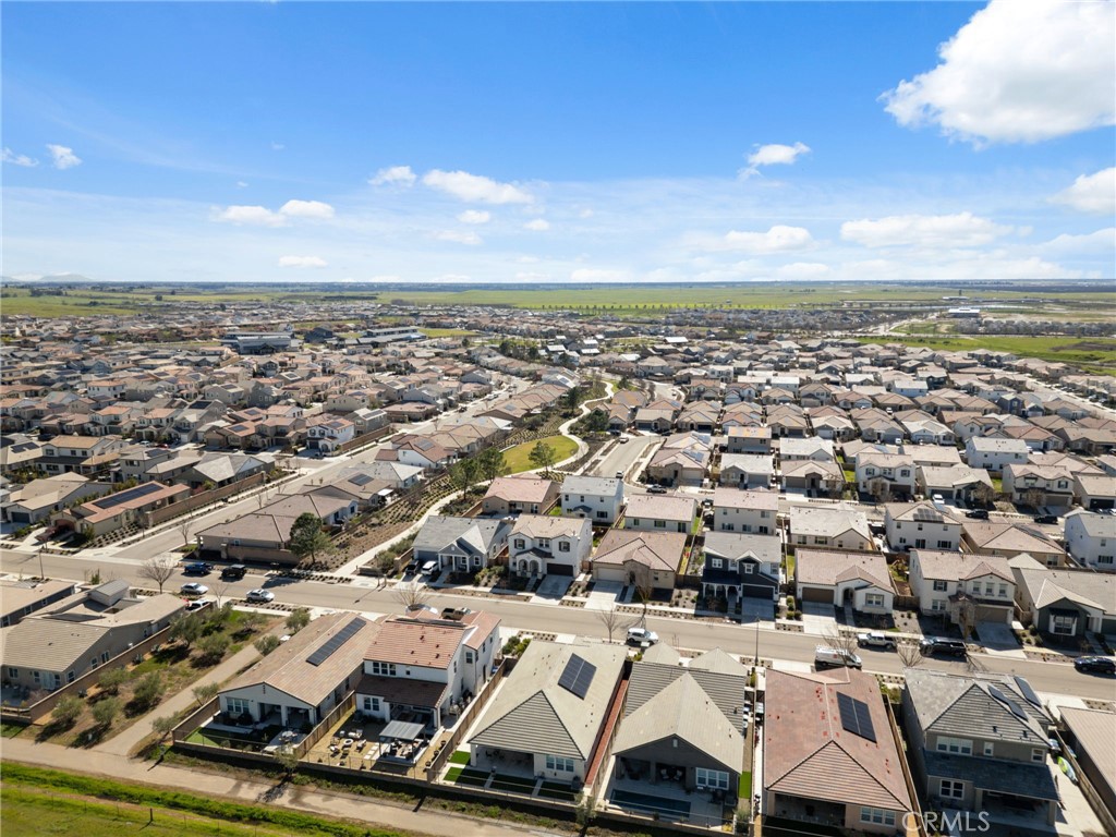 588 Overstone Ave, Madera, CA 93636