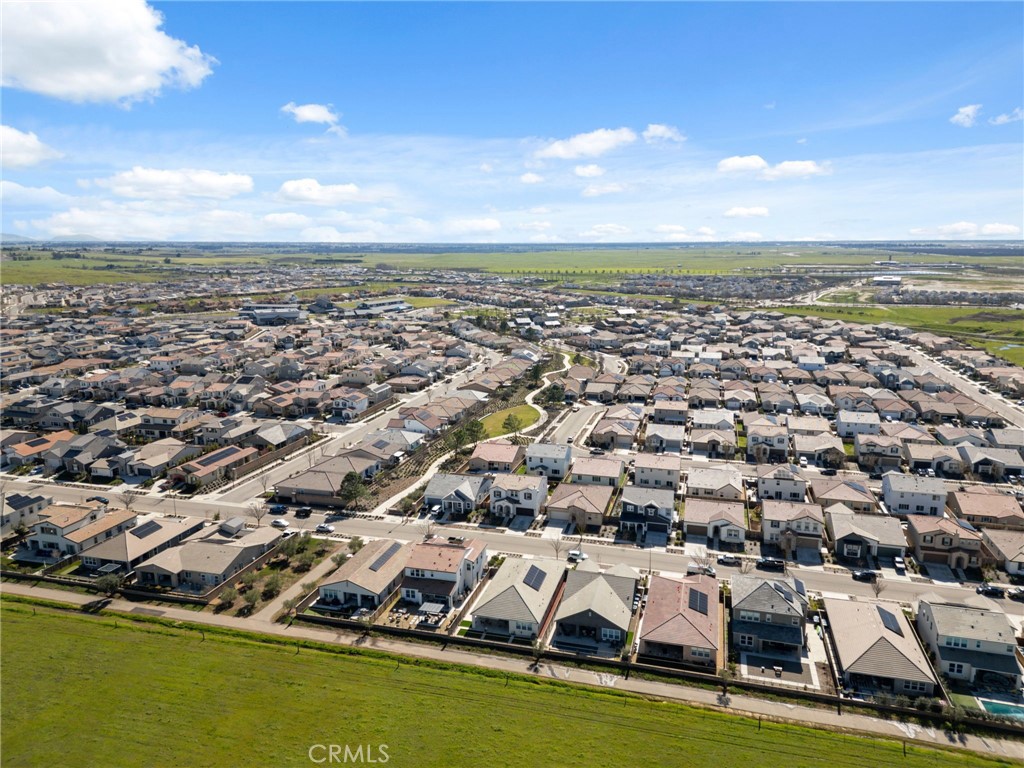 588 Overstone Ave, Madera, CA 93636