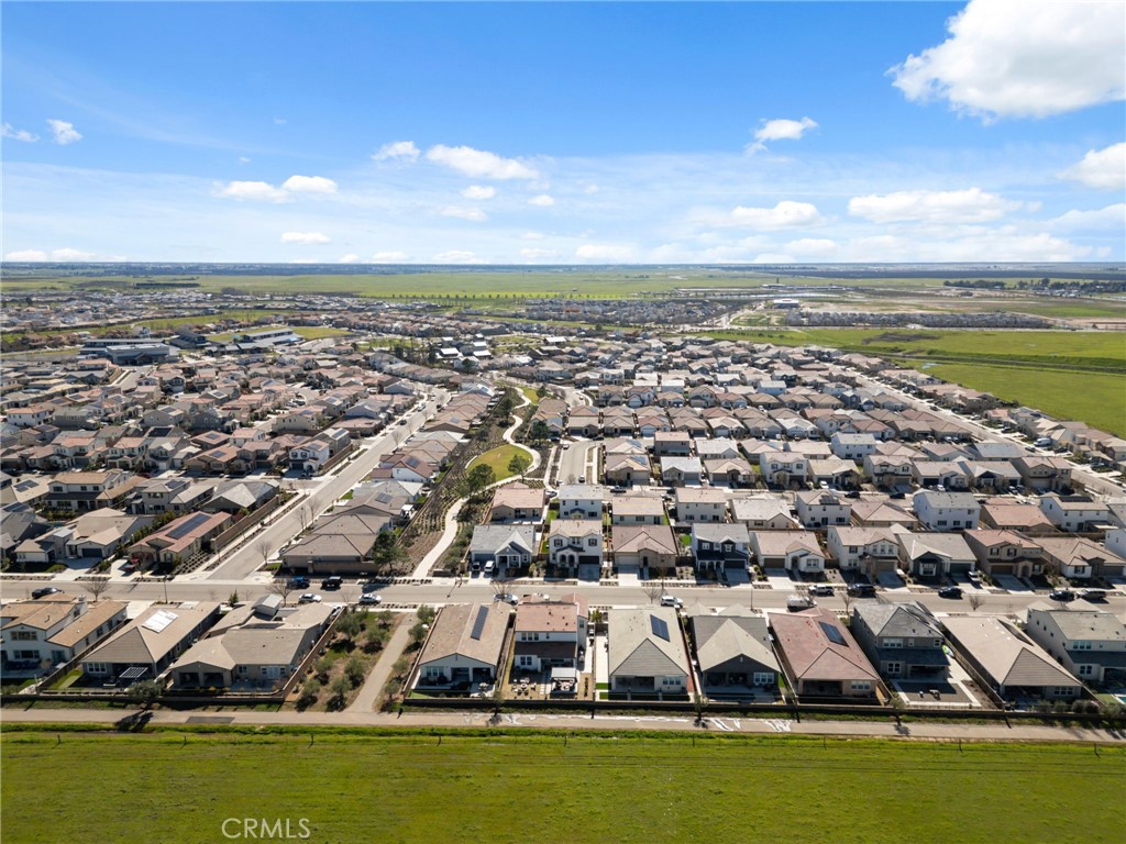 588 Overstone Ave, Madera, CA 93636