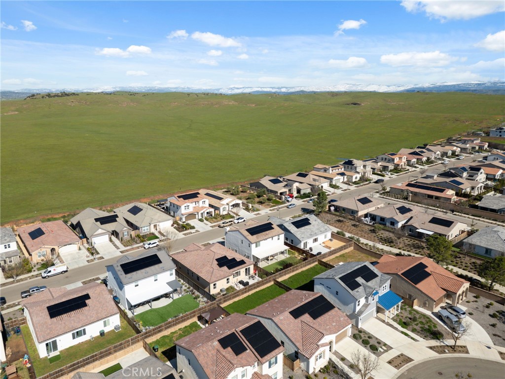 588 Overstone Ave, Madera, CA 93636