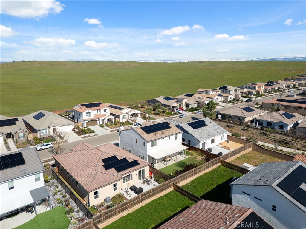 588 Overstone Ave, Madera, CA 93636