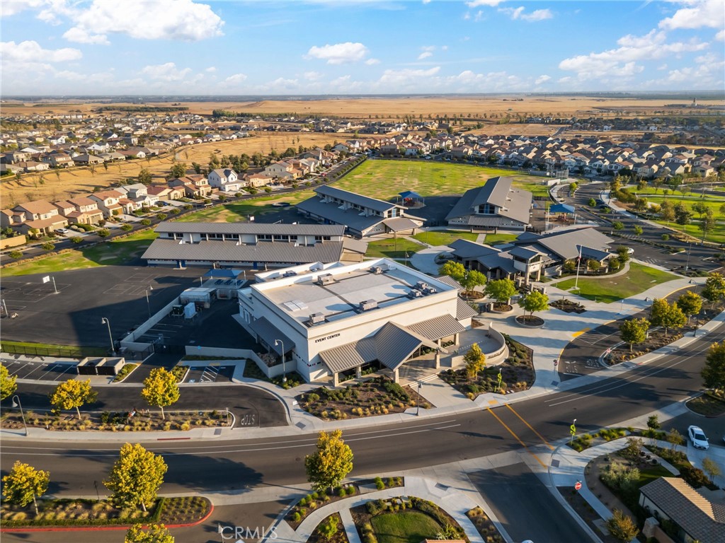 588 Overstone Ave, Madera, CA 93636