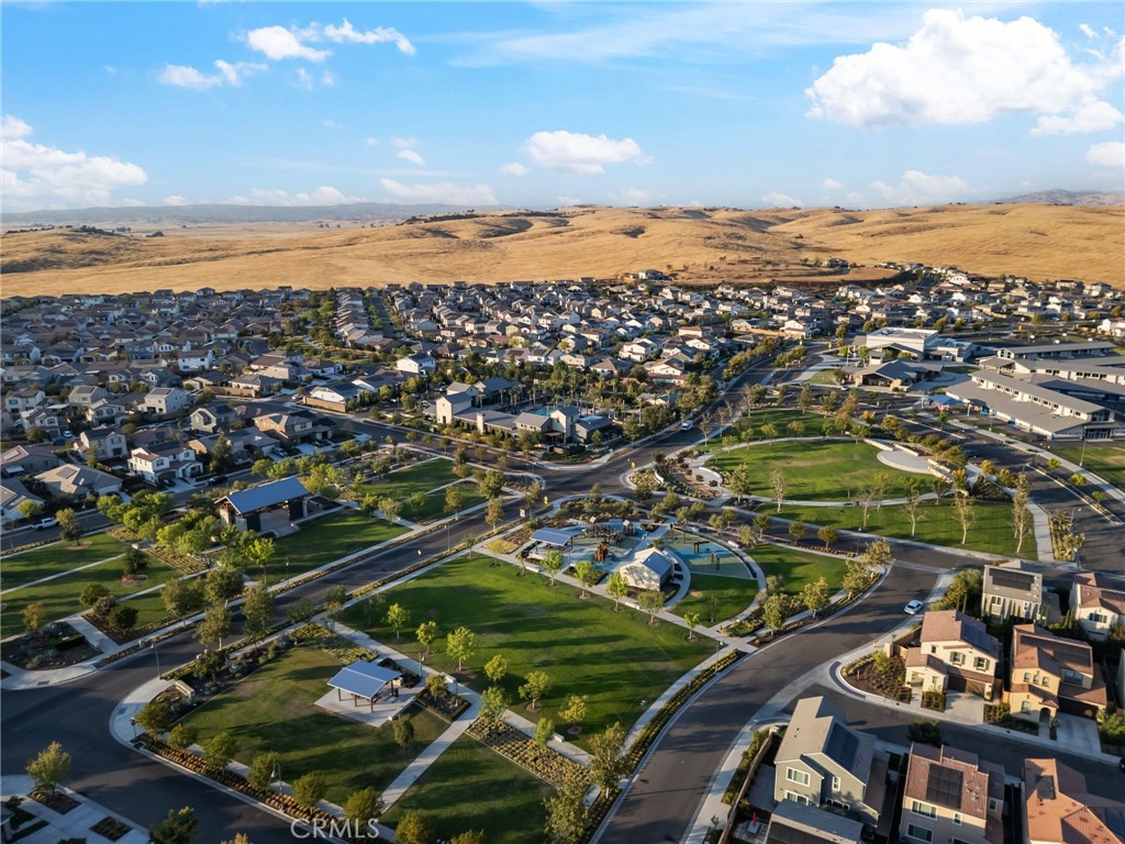 588 Overstone Ave, Madera, CA 93636