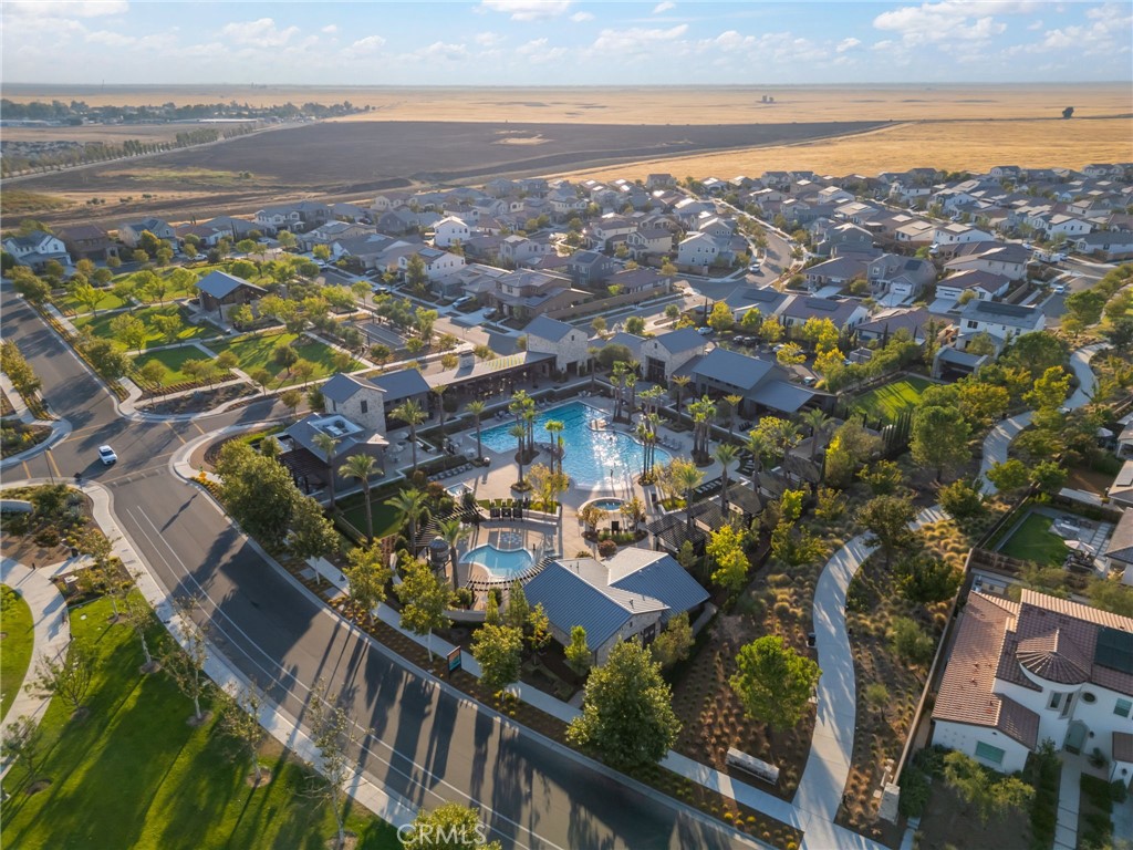 588 Overstone Ave, Madera, CA 93636