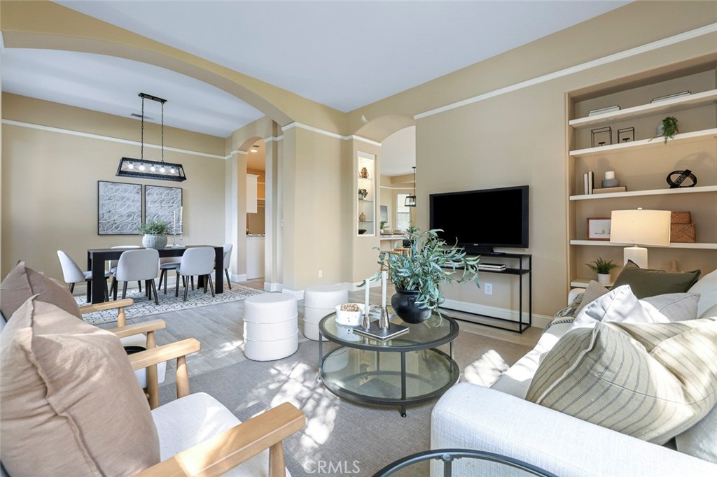 2735 Swift Ave, Clovis, CA 93611