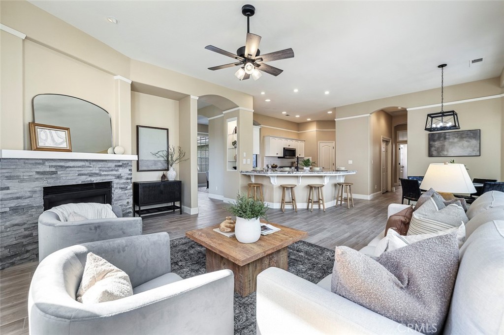 2735 Swift Ave, Clovis, CA 93611