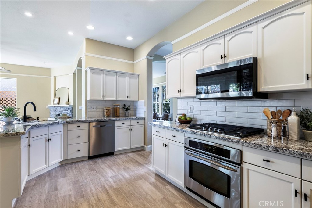 2735 Swift Ave, Clovis, CA 93611