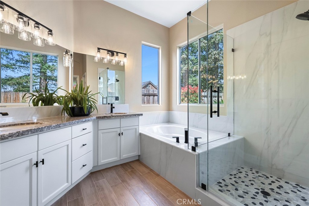 2735 Swift Ave, Clovis, CA 93611