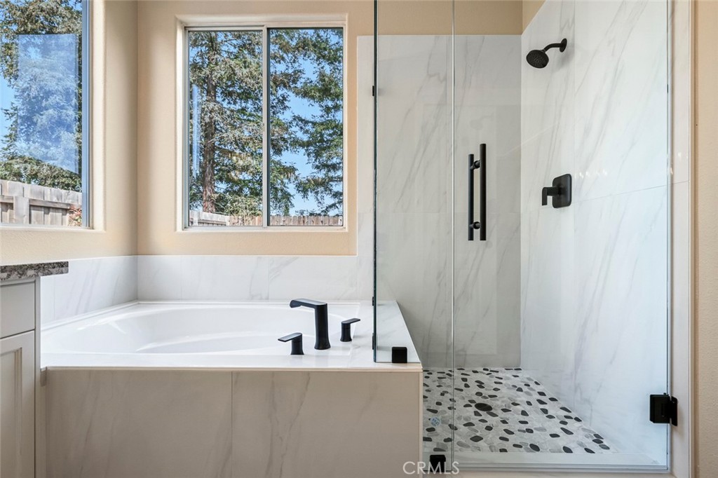 2735 Swift Ave, Clovis, CA 93611