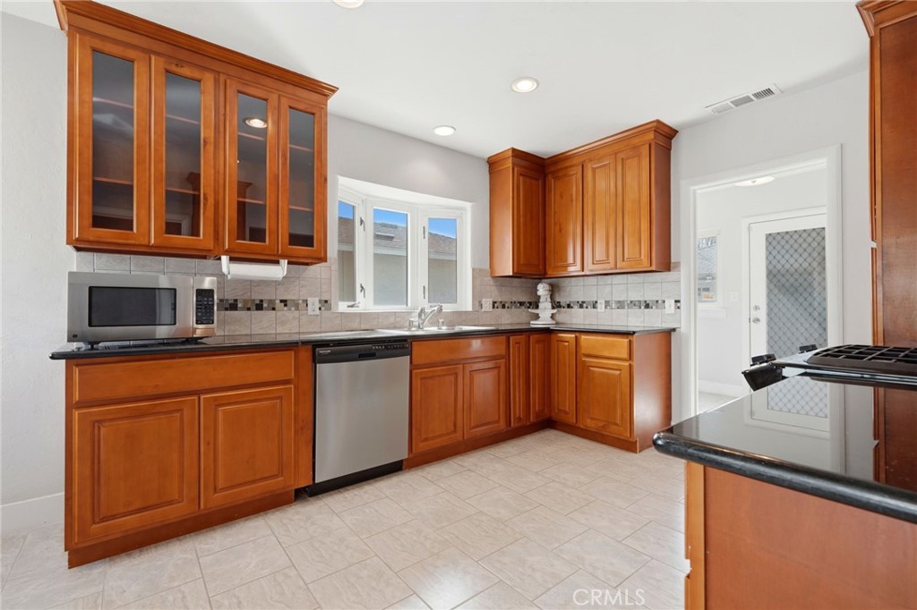 1647 N Harrison, Fresno, CA 93704