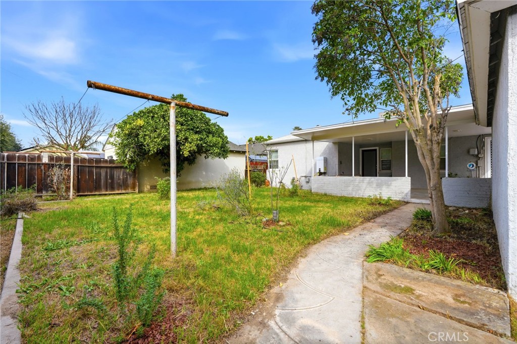 1647 N Harrison, Fresno, CA 93704