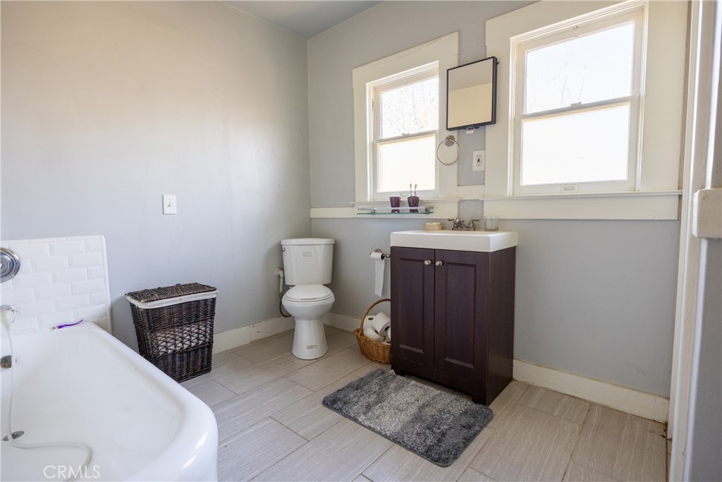 3463 E Kerckhoff, Fresno, CA 93702