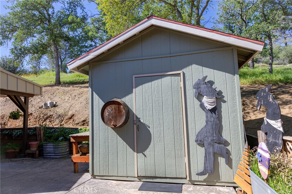 29890 Horseshoe Dr, Coarsegold, CA 93614