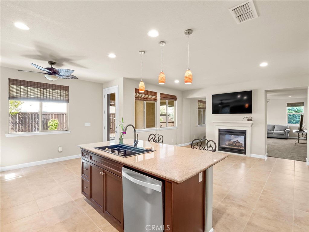 1178 Blackwood, Clovis, CA 93619