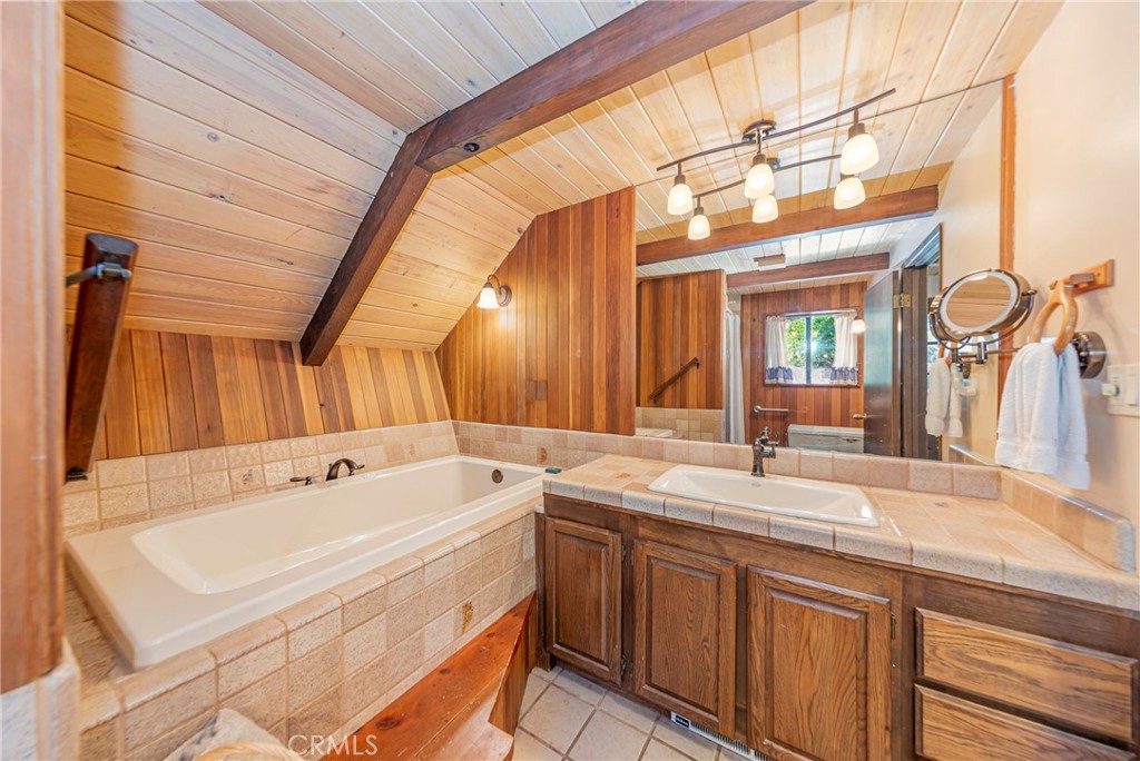 1163 Silver Tip, Fish Camp, CA 93623