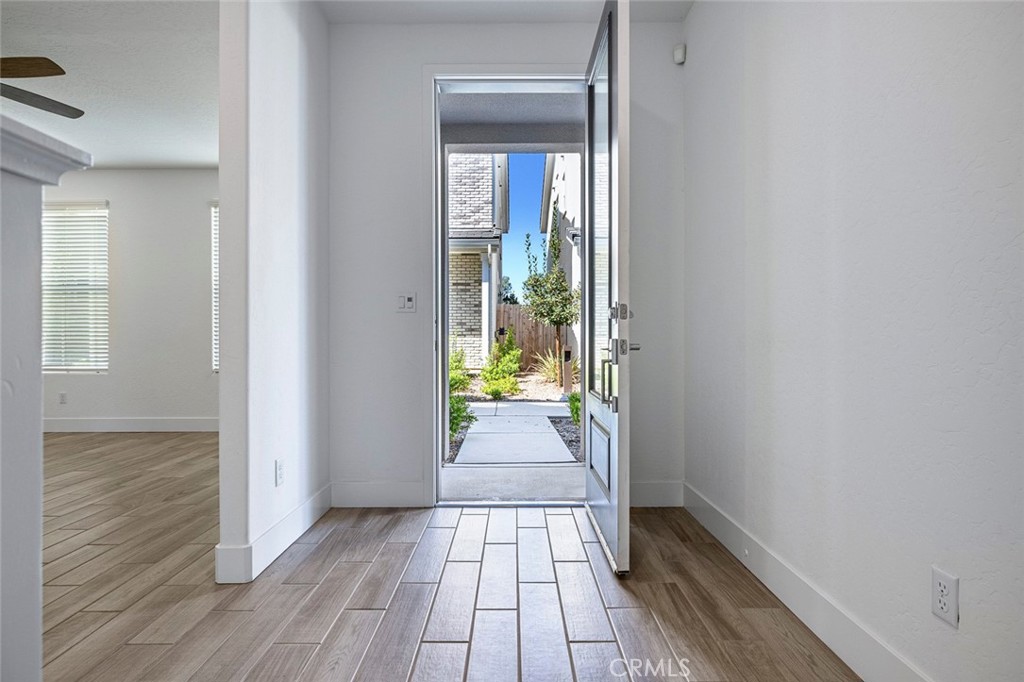 2725 E Teaberry Dr, Fresno, CA 93730