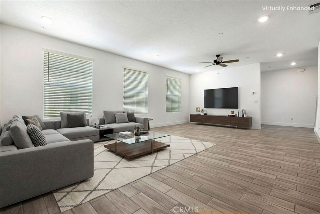 2725 E Teaberry Dr, Fresno, CA 93730