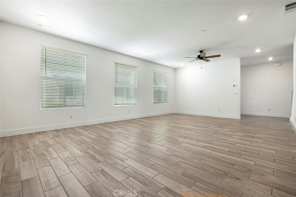 2725 E Teaberry Dr, Fresno, CA 93730