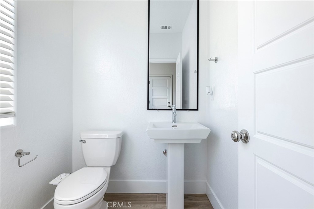 2725 E Teaberry Dr, Fresno, CA 93730