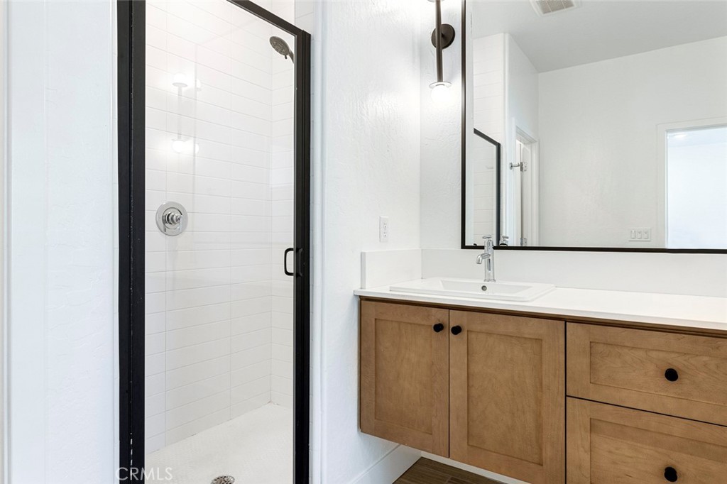 2725 E Teaberry Dr, Fresno, CA 93730