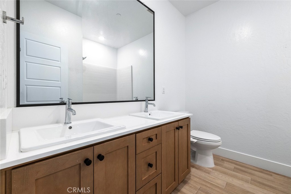 2725 E Teaberry Dr, Fresno, CA 93730