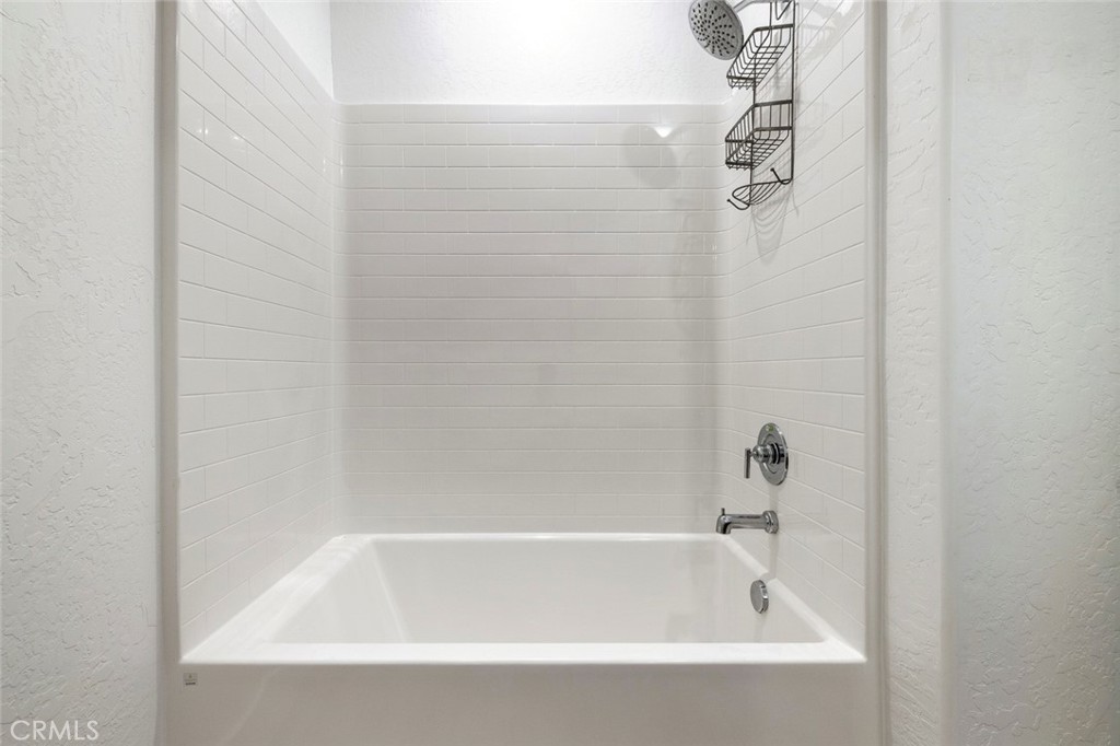 2725 E Teaberry Dr, Fresno, CA 93730