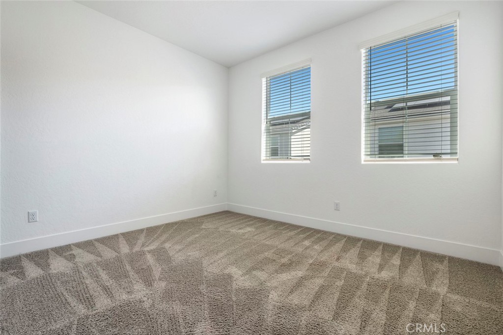 2725 E Teaberry Dr, Fresno, CA 93730