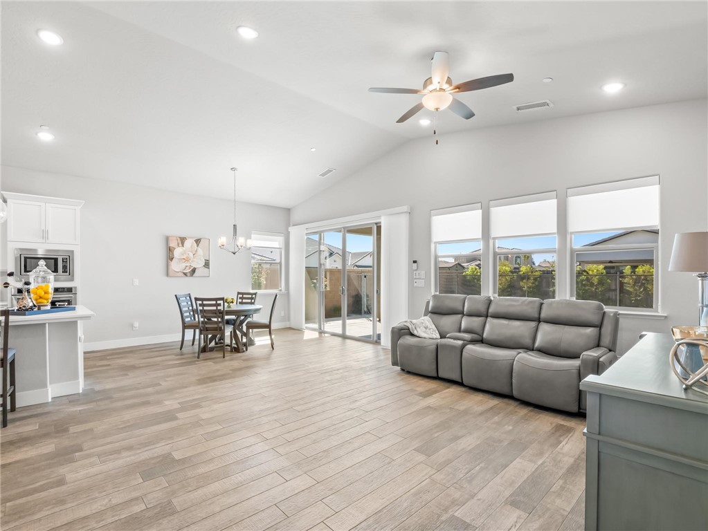 1734 N Park, Clovis, CA 93619