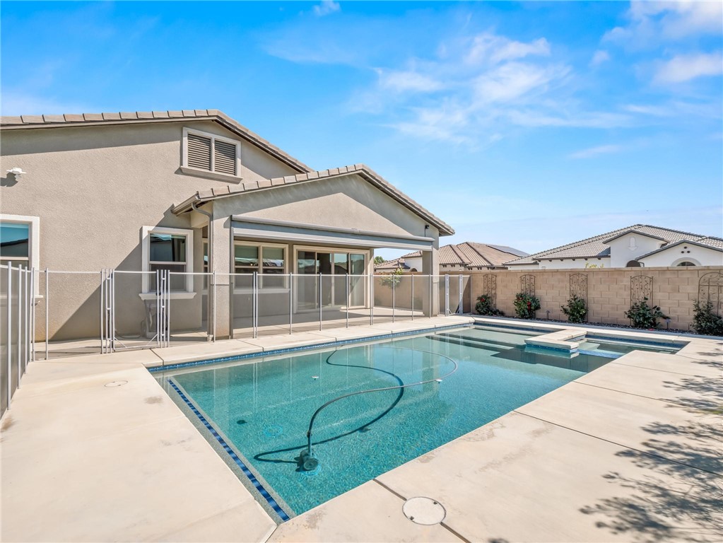 1734 N Park, Clovis, CA 93619