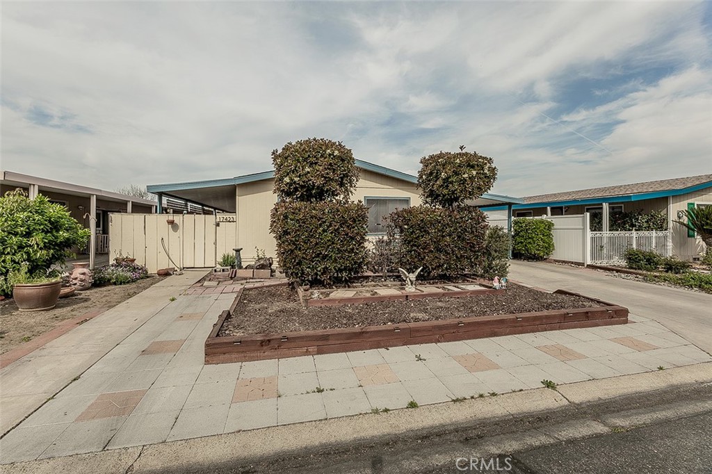 17423 Bluewater Bay Ln, Friant, CA 93626
