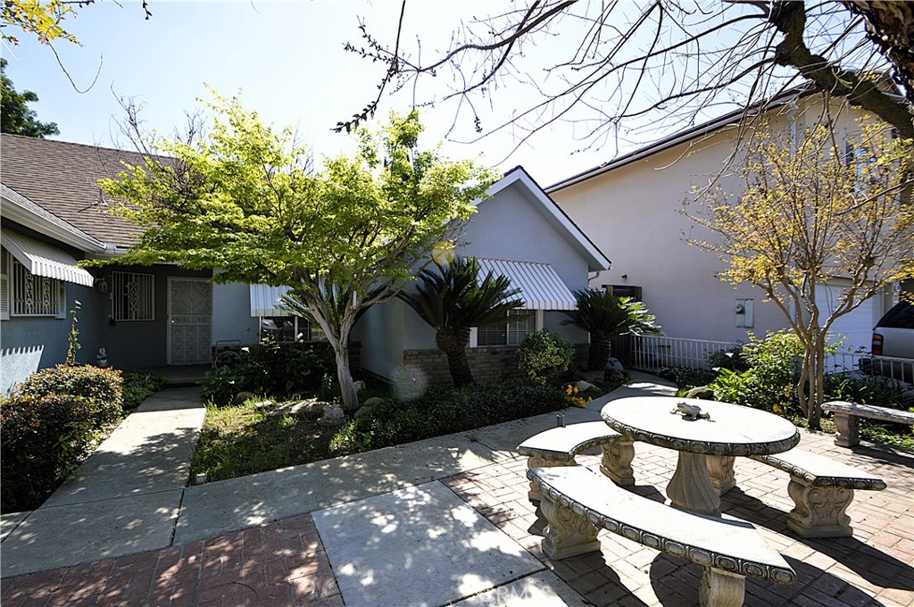 2037 E Decatur, Fresno, CA 93720