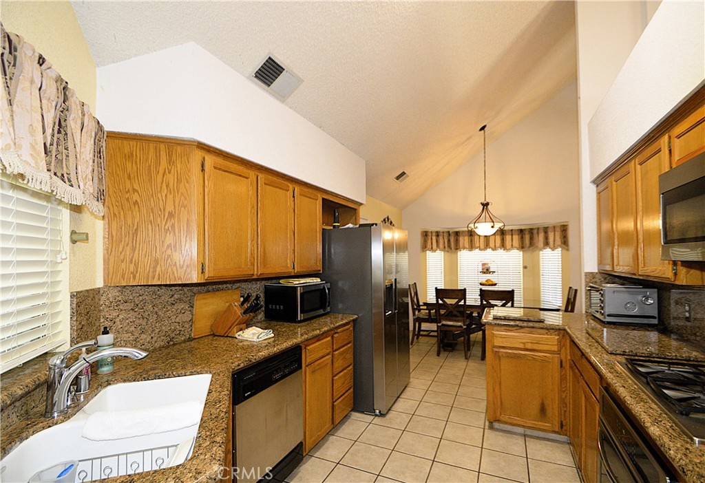 2037 E Decatur, Fresno, CA 93720