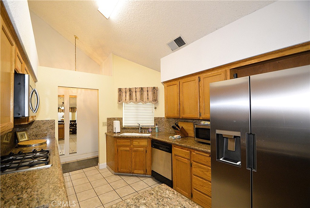 2037 E Decatur, Fresno, CA 93720